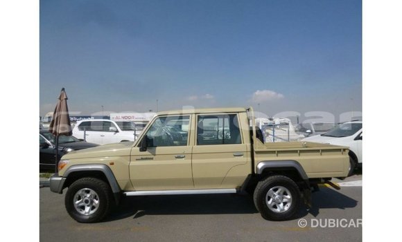 Acheter Import Voiture Toyota Land Cruiser Beige à Import - Dubai, Attapeu Province Acheter Import Voiture Toyota Land Cruiser Beige à Import - Dubai, Attapeu Province