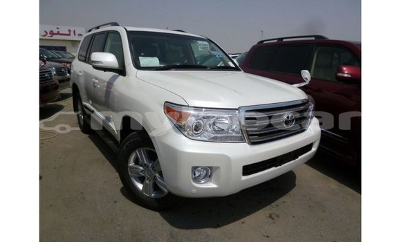 Acheter Import Voiture Toyota Land Cruiser Blanc à Import - Dubai, Attapeu Province Acheter Import Voiture Toyota Land Cruiser Blanc à Import - Dubai, Attapeu Province