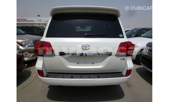 Acheter Import Voiture Toyota Land Cruiser Blanc à Import - Dubai, Attapeu Province Acheter Import Voiture Toyota Land Cruiser Blanc à Import - Dubai, Attapeu Province