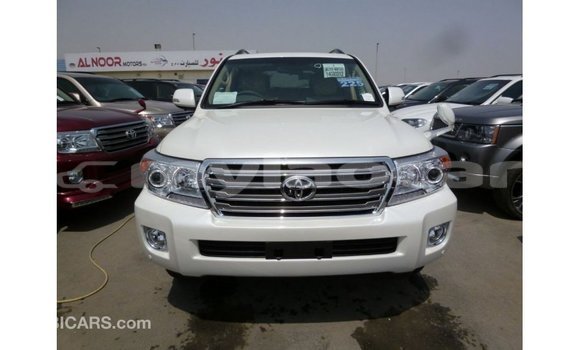 Acheter Import Voiture Toyota Land Cruiser Blanc à Import - Dubai, Attapeu Province Acheter Import Voiture Toyota Land Cruiser Blanc à Import - Dubai, Attapeu Province