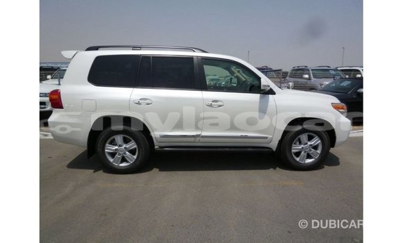 Acheter Import Voiture Toyota Land Cruiser Blanc à Import - Dubai, Attapeu Province Acheter Import Voiture Toyota Land Cruiser Blanc à Import - Dubai, Attapeu Province