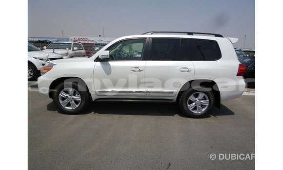 Acheter Import Voiture Toyota Land Cruiser Blanc à Import - Dubai, Attapeu Province Acheter Import Voiture Toyota Land Cruiser Blanc à Import - Dubai, Attapeu Province