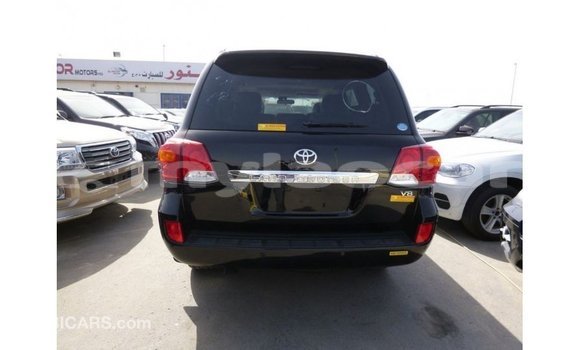 Acheter Import Voiture Toyota Land Cruiser Noir à Import - Dubai, Attapeu Province Acheter Import Voiture Toyota Land Cruiser Noir à Import - Dubai, Attapeu Province