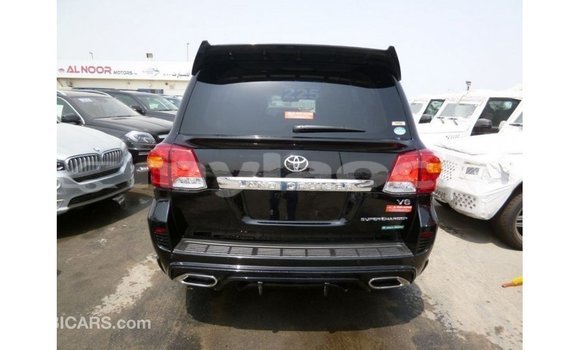 Acheter Import Voiture Toyota Land Cruiser Noir à Import - Dubai, Attapeu Province Acheter Import Voiture Toyota Land Cruiser Noir à Import - Dubai, Attapeu Province
