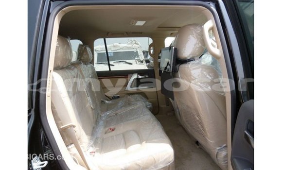 Acheter Import Voiture Toyota Land Cruiser Noir à Import - Dubai, Attapeu Province Acheter Import Voiture Toyota Land Cruiser Noir à Import - Dubai, Attapeu Province