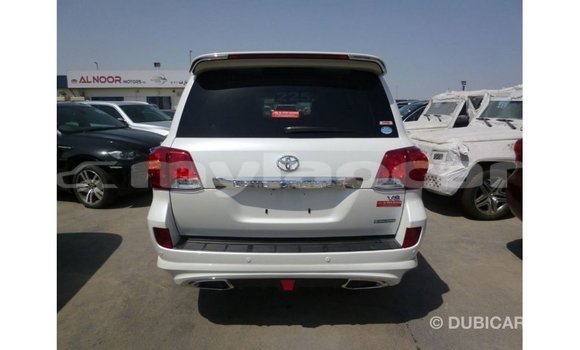 ຊື້ ການ ນຳ ເຂົ້າ Toyota Land Cruiser White ລົດ ໃນ Import - Dubai ໃນ Attapeu Province ຊື້ ການ ນຳ ເຂົ້າ Toyota Land Cruiser White ລົດ ໃນ Import - Dubai ໃນ Attapeu Province