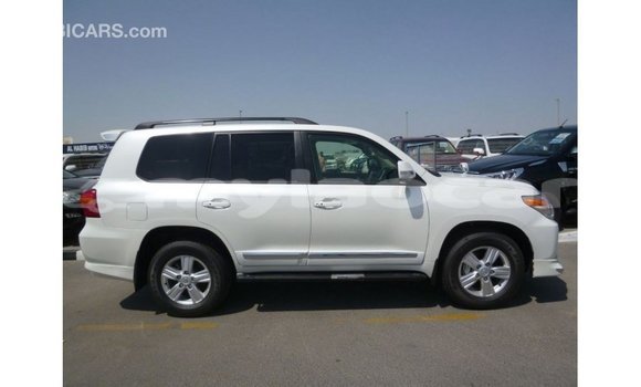 ຊື້ ການ ນຳ ເຂົ້າ Toyota Land Cruiser White ລົດ ໃນ Import - Dubai ໃນ Attapeu Province ຊື້ ການ ນຳ ເຂົ້າ Toyota Land Cruiser White ລົດ ໃນ Import - Dubai ໃນ Attapeu Province