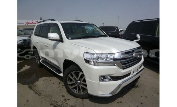 Acheter Import Voiture Toyota Land Cruiser Blanc à Import - Dubai, Attapeu Province Acheter Import Voiture Toyota Land Cruiser Blanc à Import - Dubai, Attapeu Province