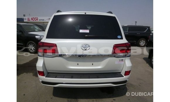 Acheter Import Voiture Toyota Land Cruiser Blanc à Import - Dubai, Attapeu Province Acheter Import Voiture Toyota Land Cruiser Blanc à Import - Dubai, Attapeu Province
