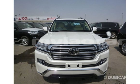 Acheter Import Voiture Toyota Land Cruiser Blanc à Import - Dubai, Attapeu Province Acheter Import Voiture Toyota Land Cruiser Blanc à Import - Dubai, Attapeu Province
