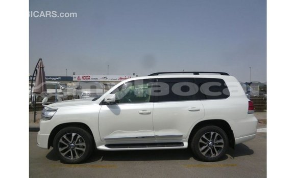 Acheter Import Voiture Toyota Land Cruiser Blanc à Import - Dubai, Attapeu Province Acheter Import Voiture Toyota Land Cruiser Blanc à Import - Dubai, Attapeu Province