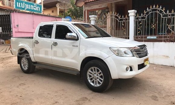 Buy Used Toyota Hilux White Car in Vientiane in Vientiane Province Buy Used Toyota Hilux White Car in Vientiane in Vientiane Province