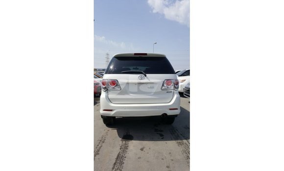 Buy Import Toyota Fortuner White Car in Import - Dubai in Attapeu Province Buy Import Toyota Fortuner White Car in Import - Dubai in Attapeu Province