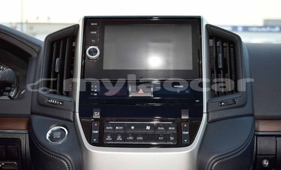 Buy Import Toyota Land Cruiser White Car in Import - Dubai in Attapeu Province Buy Import Toyota Land Cruiser White Car in Import - Dubai in Attapeu Province
