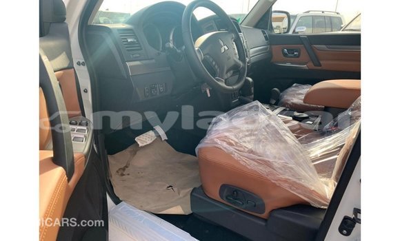 Buy Import Mitsubishi Pajero White Car in Import - Dubai in Attapeu Province Buy Import Mitsubishi Pajero White Car in Import - Dubai in Attapeu Province