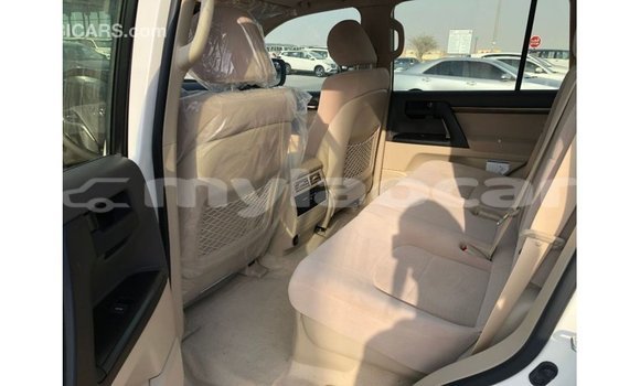 Buy Import Toyota Land Cruiser White Car in Import - Dubai in Attapeu Province Buy Import Toyota Land Cruiser White Car in Import - Dubai in Attapeu Province