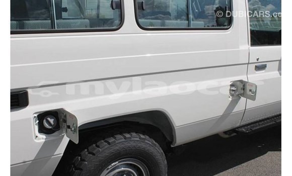 Buy Import Toyota Land Cruiser White Car in Import - Dubai in Attapeu Province Buy Import Toyota Land Cruiser White Car in Import - Dubai in Attapeu Province