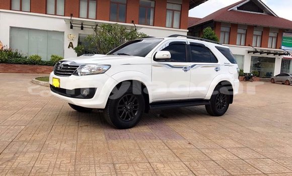 Buy Used Toyota Fortuner White Car in Vientiane in Vientiane Province Buy Used Toyota Fortuner White Car in Vientiane in Vientiane Province