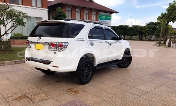 Buy Used Toyota Fortuner White Car in Vientiane in Vientiane Province Buy Used Toyota Fortuner White Car in Vientiane in Vientiane Province