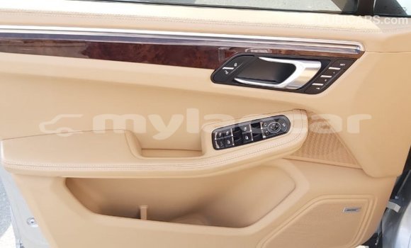 Buy Import Porsche Macan Other Car in Import - Dubai in Attapeu Province Buy Import Porsche Macan Other Car in Import - Dubai in Attapeu Province