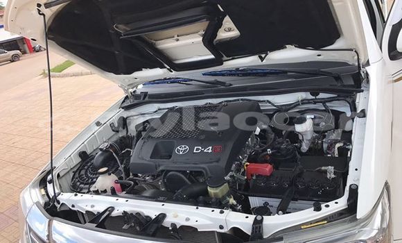 Buy Used Toyota Fortuner White Car in Vientiane in Vientiane Province Buy Used Toyota Fortuner White Car in Vientiane in Vientiane Province