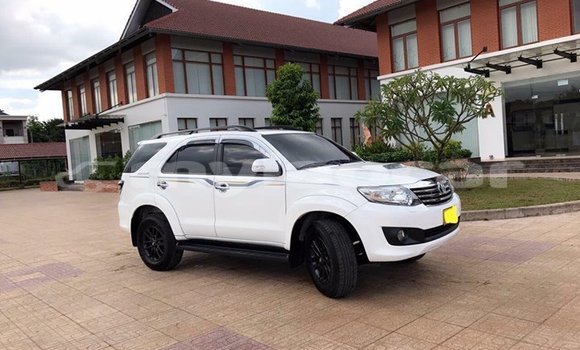Buy Used Toyota Fortuner White Car in Vientiane in Vientiane Province Buy Used Toyota Fortuner White Car in Vientiane in Vientiane Province