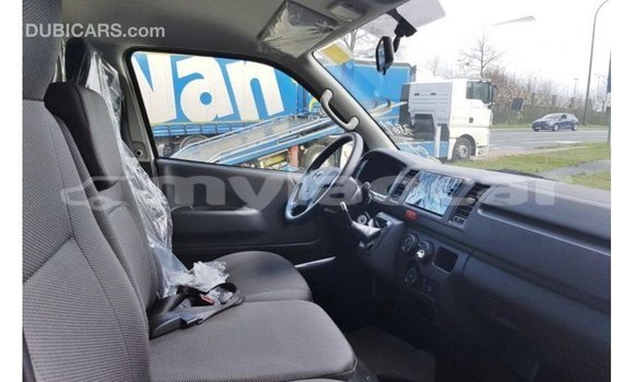 Acheter Import Voiture Toyota Hiace Blanc à Import - Dubai, Attapeu Province Acheter Import Voiture Toyota Hiace Blanc à Import - Dubai, Attapeu Province