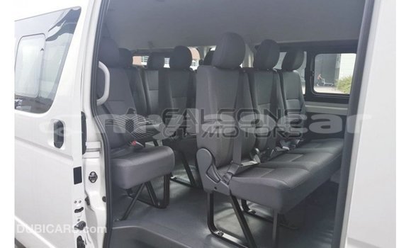Acheter Import Voiture Toyota Hiace Blanc à Import - Dubai, Attapeu Province Acheter Import Voiture Toyota Hiace Blanc à Import - Dubai, Attapeu Province