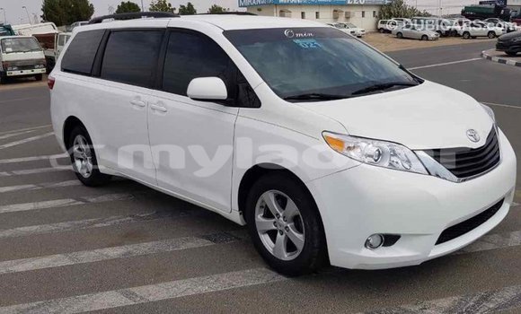 Buy Import Toyota Sienna White Car in Import - Dubai in Attapeu Province Buy Import Toyota Sienna White Car in Import - Dubai in Attapeu Province