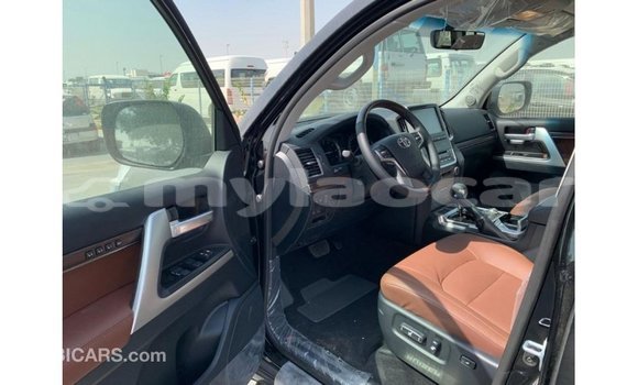 Acheter Import Voiture Toyota Land Cruiser Noir à Import - Dubai, Attapeu Province Acheter Import Voiture Toyota Land Cruiser Noir à Import - Dubai, Attapeu Province