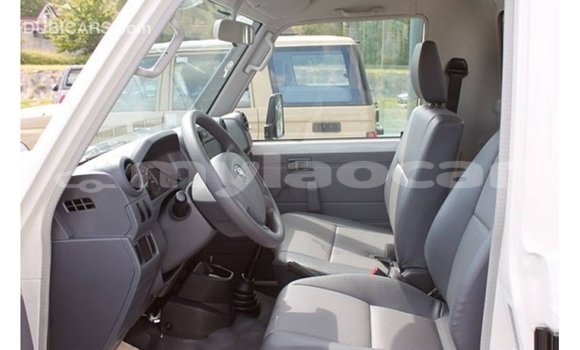 Buy Import Toyota Land Cruiser White Car in Import - Dubai in Attapeu Province Buy Import Toyota Land Cruiser White Car in Import - Dubai in Attapeu Province