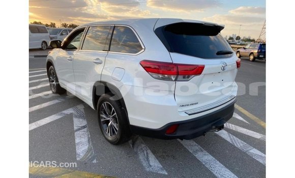 Buy Import Toyota Highlander White Car in Import - Dubai in Attapeu Province Buy Import Toyota Highlander White Car in Import - Dubai in Attapeu Province