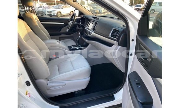 Buy Import Toyota Highlander White Car in Import - Dubai in Attapeu Province Buy Import Toyota Highlander White Car in Import - Dubai in Attapeu Province