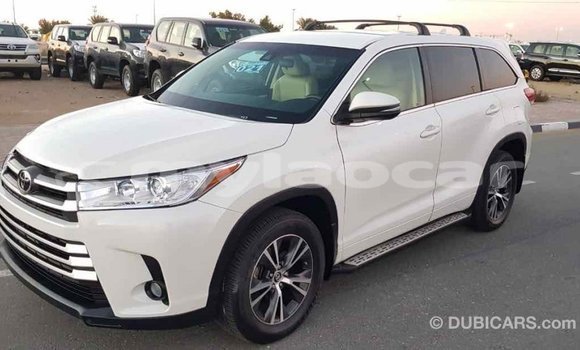Acheter Import Voiture Toyota Highlander Blanc à Import - Dubai, Attapeu Province Acheter Import Voiture Toyota Highlander Blanc à Import - Dubai, Attapeu Province