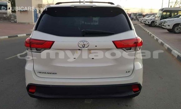 Acheter Import Voiture Toyota Highlander Blanc à Import - Dubai, Attapeu Province Acheter Import Voiture Toyota Highlander Blanc à Import - Dubai, Attapeu Province
