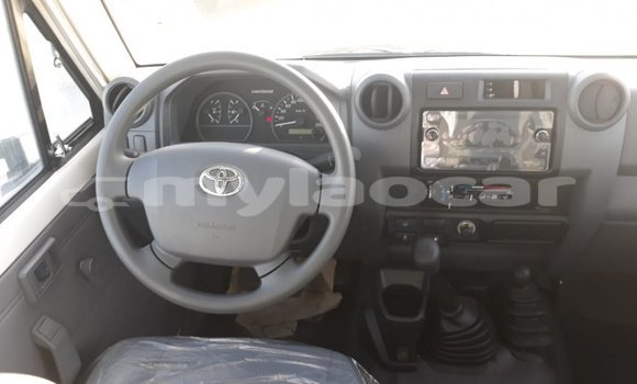 Buy Import Toyota Land Cruiser White Car in Import - Dubai in Attapeu Province Buy Import Toyota Land Cruiser White Car in Import - Dubai in Attapeu Province