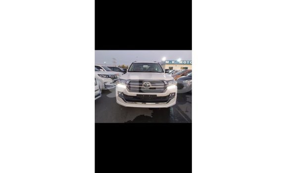 Buy Import Toyota Land Cruiser White Car in Import - Dubai in Attapeu Province Buy Import Toyota Land Cruiser White Car in Import - Dubai in Attapeu Province