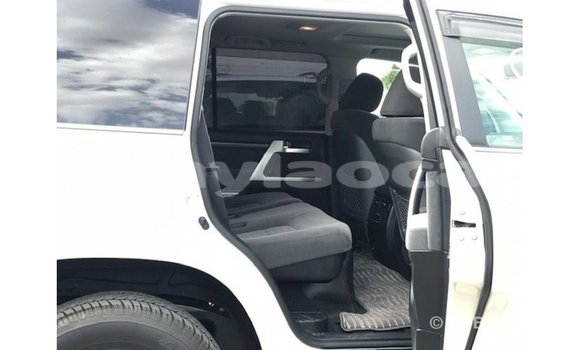 Buy Import Toyota Land Cruiser White Car in Import - Dubai in Attapeu Province Buy Import Toyota Land Cruiser White Car in Import - Dubai in Attapeu Province
