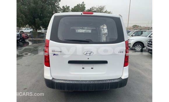 Buy Import Hyundai Cargo White Car in Import - Dubai in Attapeu Province Buy Import Hyundai Cargo White Car in Import - Dubai in Attapeu Province