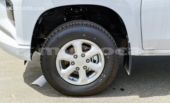 Buy Import Mitsubishi L200 White Car in Import - Dubai in Attapeu Province Buy Import Mitsubishi L200 White Car in Import - Dubai in Attapeu Province