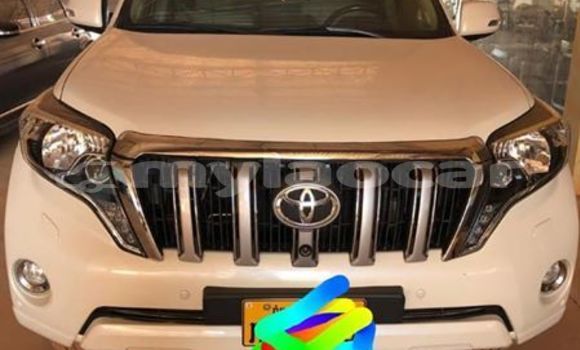 Buy Used Toyota Land Cruiser Prado White Car in Vientiane in Vientiane Province Buy Used Toyota Land Cruiser Prado White Car in Vientiane in Vientiane Province