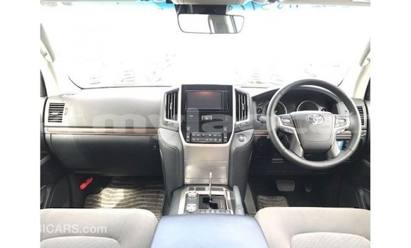 Buy Import Toyota Land Cruiser White Car in Import - Dubai in Attapeu Province Buy Import Toyota Land Cruiser White Car in Import - Dubai in Attapeu Province