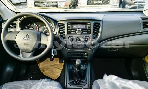 Buy Import Mitsubishi L200 White Car in Import - Dubai in Attapeu Province Buy Import Mitsubishi L200 White Car in Import - Dubai in Attapeu Province