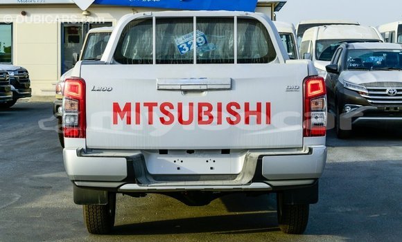 Buy Import Mitsubishi L200 White Car in Import - Dubai in Attapeu Province Buy Import Mitsubishi L200 White Car in Import - Dubai in Attapeu Province
