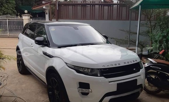Buy Used Land Rover Range Rover White Car in Vientiane in Vientiane Province Buy Used Land Rover Range Rover White Car in Vientiane in Vientiane Province