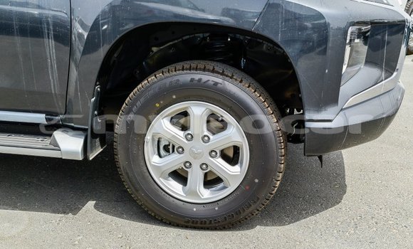 Buy Import Mitsubishi L200 Black Car in Import - Dubai in Attapeu Province Buy Import Mitsubishi L200 Black Car in Import - Dubai in Attapeu Province