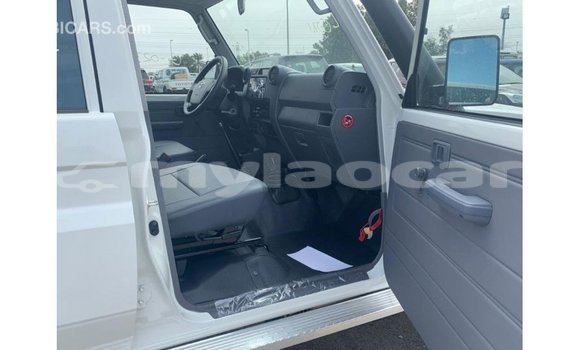 Buy Import Toyota Land Cruiser White Car in Import - Dubai in Attapeu Province Buy Import Toyota Land Cruiser White Car in Import - Dubai in Attapeu Province