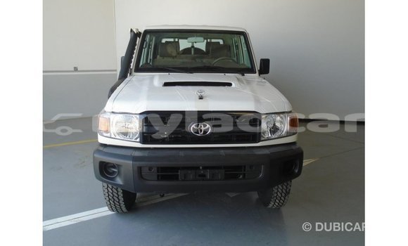 Acheter Import Voiture Toyota Land Cruiser Blanc à Import - Dubai, Attapeu Province Acheter Import Voiture Toyota Land Cruiser Blanc à Import - Dubai, Attapeu Province