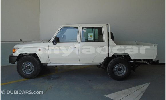 Acheter Import Voiture Toyota Land Cruiser Blanc à Import - Dubai, Attapeu Province Acheter Import Voiture Toyota Land Cruiser Blanc à Import - Dubai, Attapeu Province