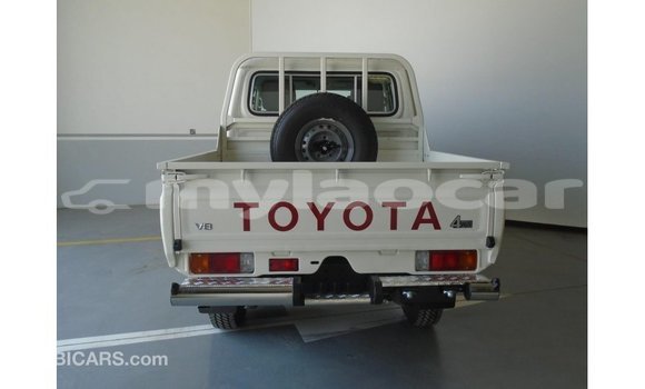 Acheter Import Voiture Toyota Land Cruiser Blanc à Import - Dubai, Attapeu Province Acheter Import Voiture Toyota Land Cruiser Blanc à Import - Dubai, Attapeu Province